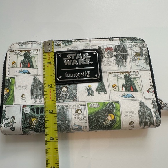 NWT Loungefly  Star Wars Vaders zip around wallet. Excellent condition. - Picture 4 of 12